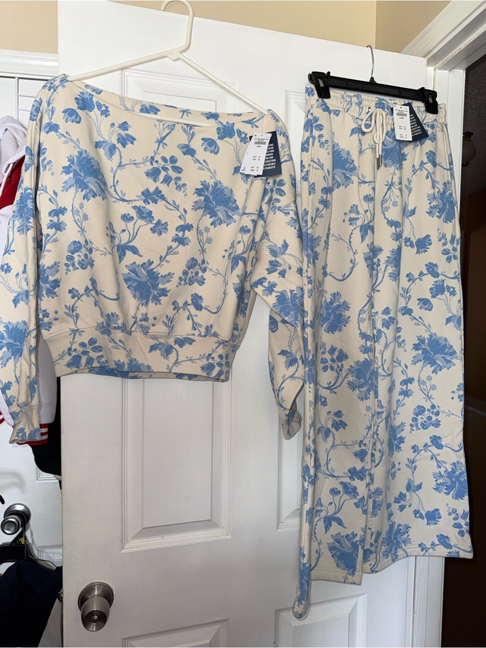 Abercrombie & Fitch Blue Floral Two-Piece Lounge Set Small Top X-Small Bottoms